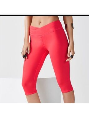 Fabletics NWT Winn Cropped V-Waist Performance Leggings Desert-rose Small